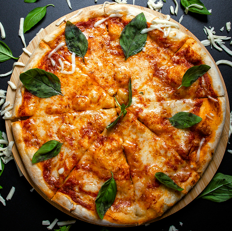 Quattro Formaggi pizza Helsingissä Terra Pizzeriassa